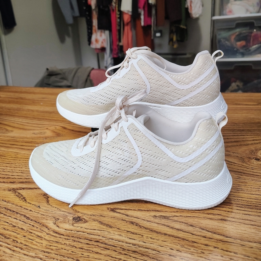 Dansko Women's Sky Mesh Comfort Energy Return Athletic Shoes Ivory sz 38. - Picture 1 of 16